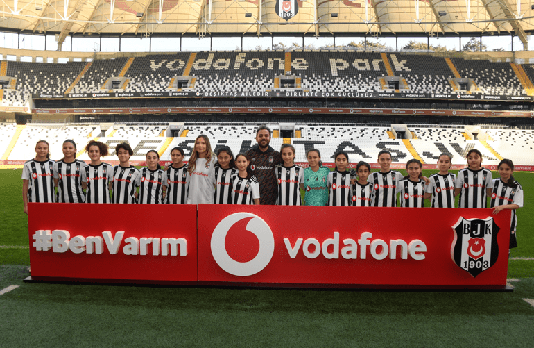 ÜNLÜ İSİMLER VODAFONE PARK  PENALTI CHALLENGE’DA BULUŞTU 