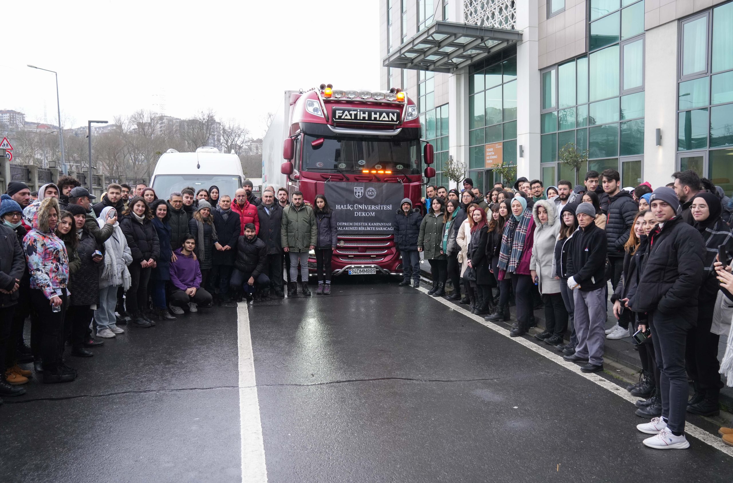 HALİÇ ÜNİVERSİTESİ DEPREM BÖLGESİ İÇİN SEFERBER OLDU