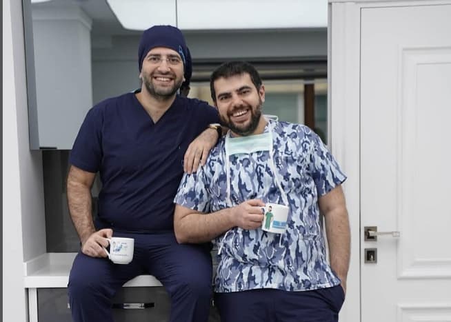 Dr. Dt. H. Emre Harbalıoğlu ile Estetik Gülüşler için Şeffaf Ortodonti