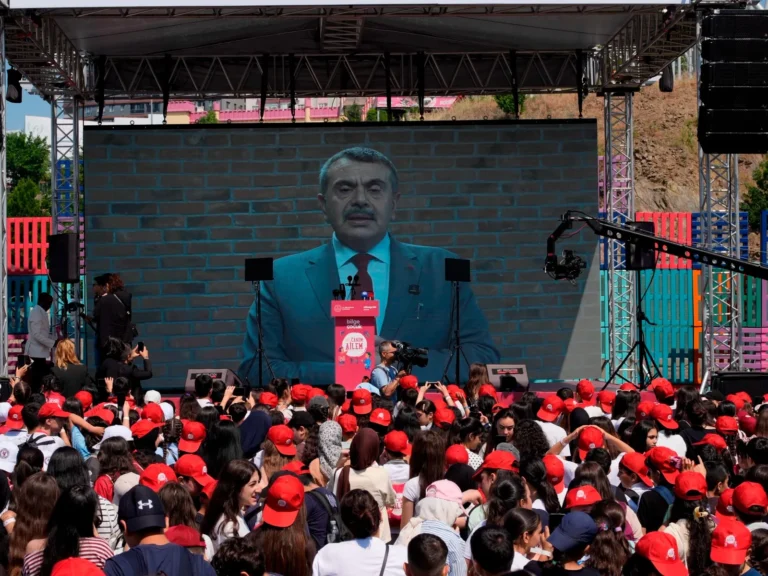 3.000 Bilge Çocuk, Canım Ailem Kısa Hikâye Yarışması’nın Ödül Töreninde Bir Araya Geldi