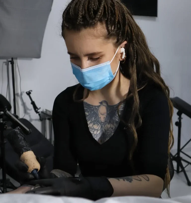 Deri Üzerinde İkinci Bir Başlangıç: Vera Tamenova ve Cover-Up’ın Değişen Dili