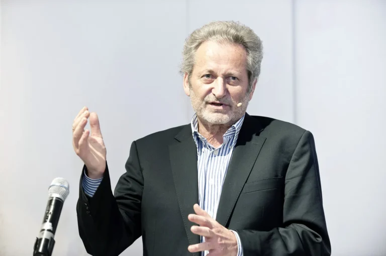 Alman yazar Rügemer: ‘Merz Almanya’yı yoksullaştırıyor ABD’yi zenginleştiriyor’